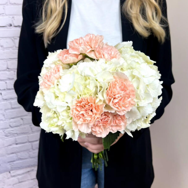 Airy bridal bouquet