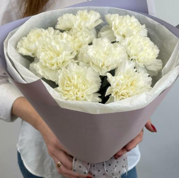 Bouquet of white dianthus