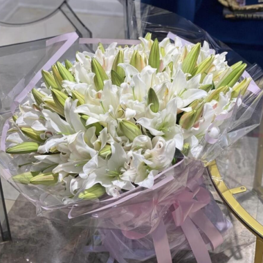 Bouquet of White Lilies 51