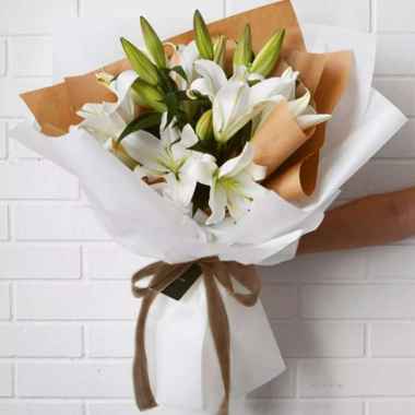 White Lili bouquet