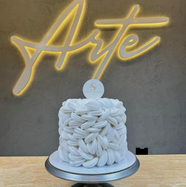 White Sensation Cake